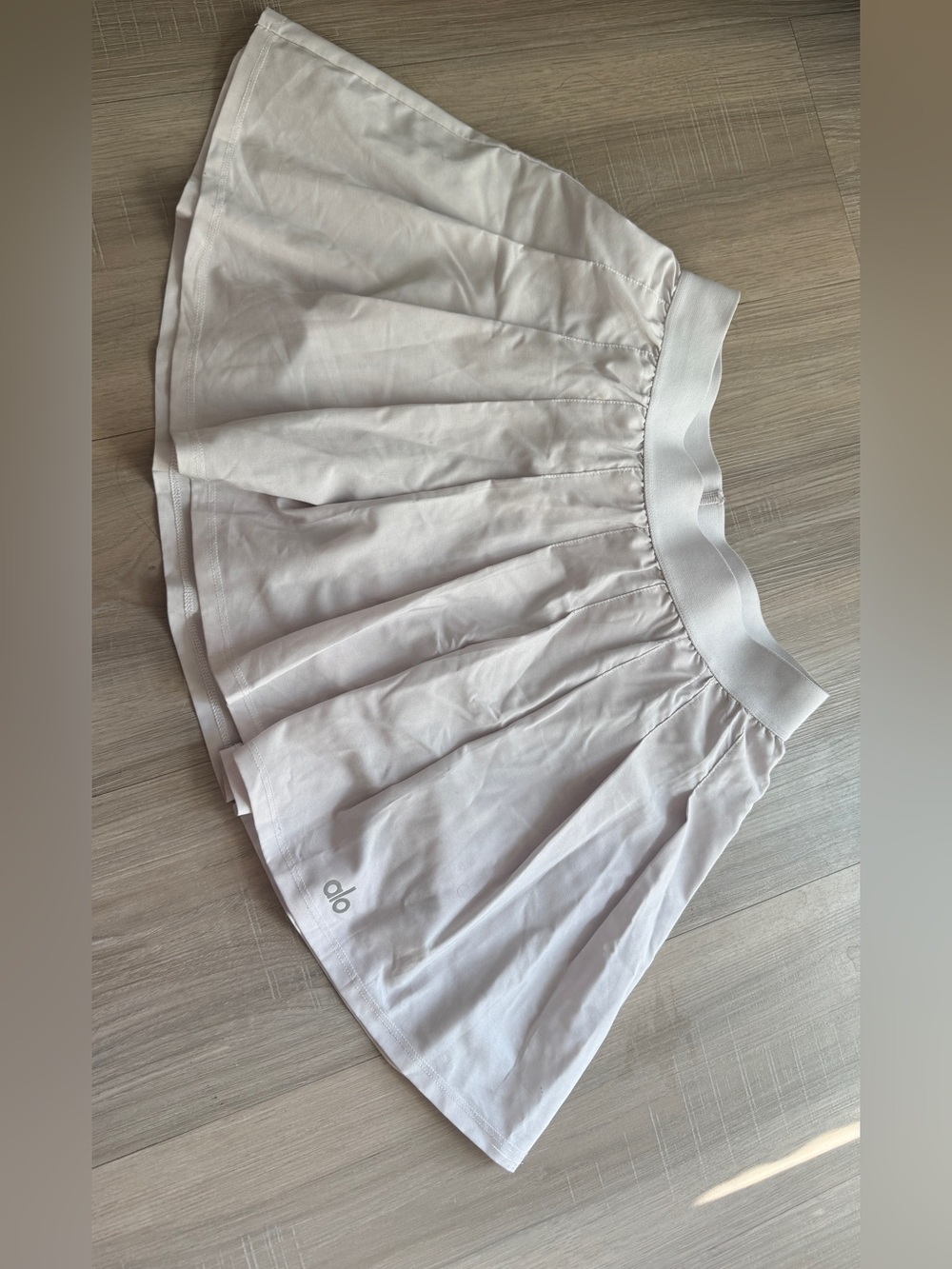 Alo Yoga white tennis skirt
